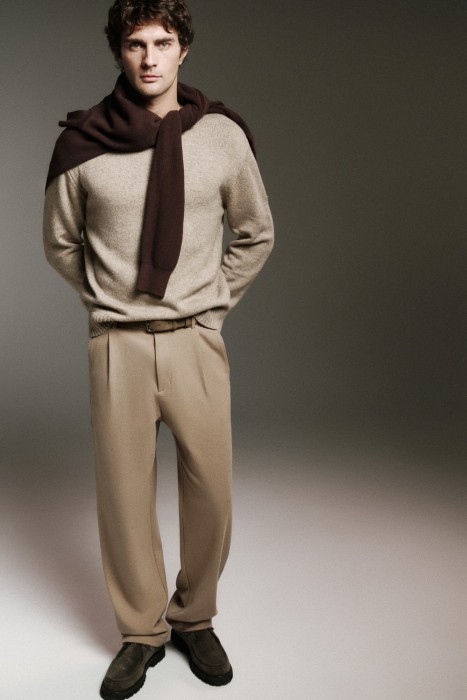 трикотажный джемпер от бренда снежная королева вид слева