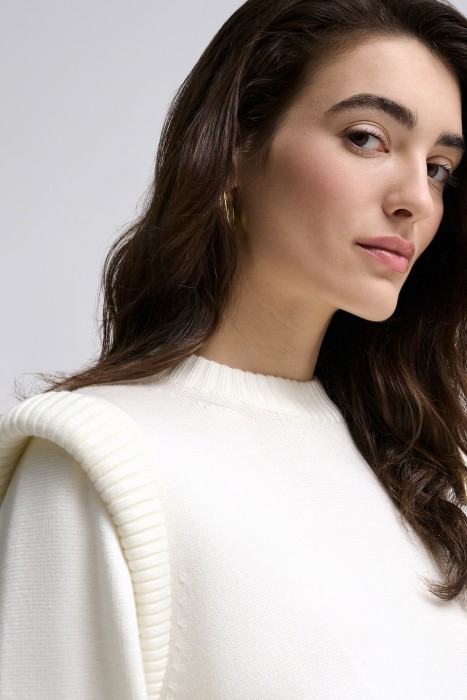 трикотажный джемпер из россии вид сбоку