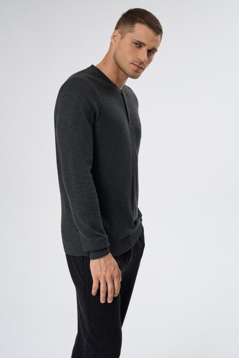 трикотажный джемпер от бренда снежная королева вид слева