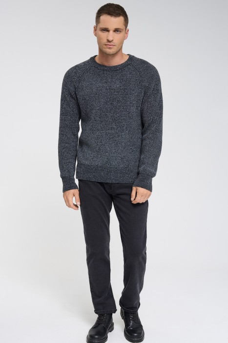 трикотажный джемпер от бренда снежная королева вид слева