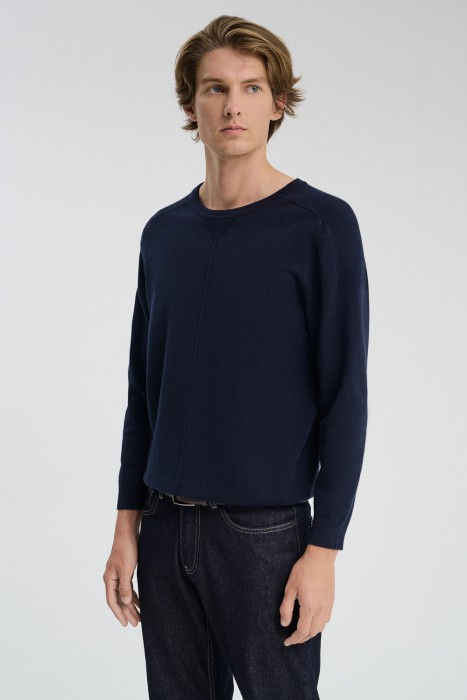 трикотажный джемпер от бренда снежная королева вид слева