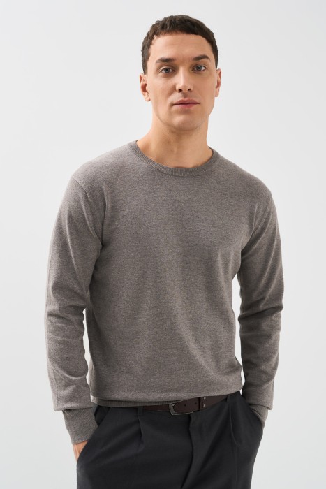 трикотажный джемпер от бренда снежная королева вид слева