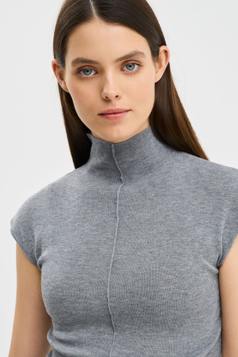 трикотажный джемпер из россии вид сбоку