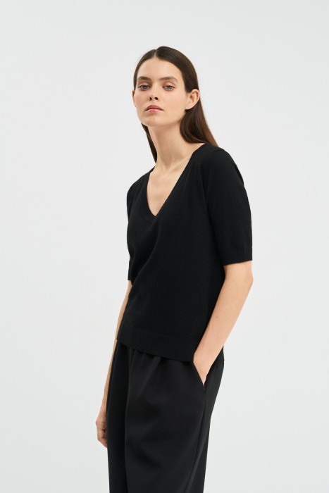 трикотажный джемпер от бренда снежная королева вид слева