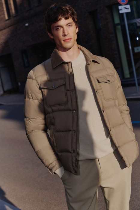 трикотажный джемпер от бренда снежная королева вид слева