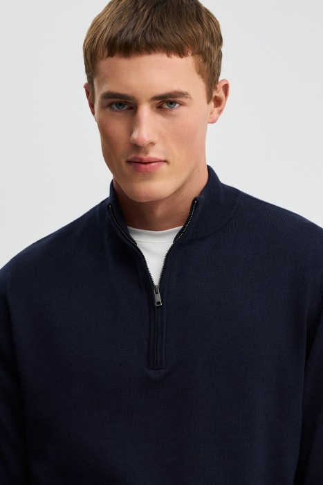 трикотажный джемпер из россии вид сбоку