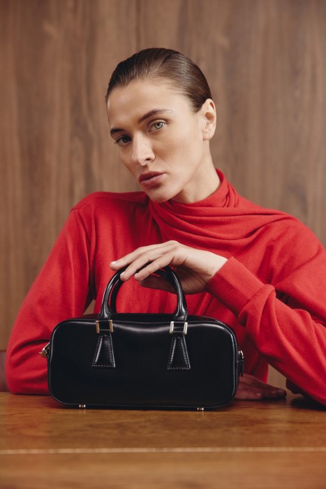 трикотажный джемпер от бренда снежная королева вид слева