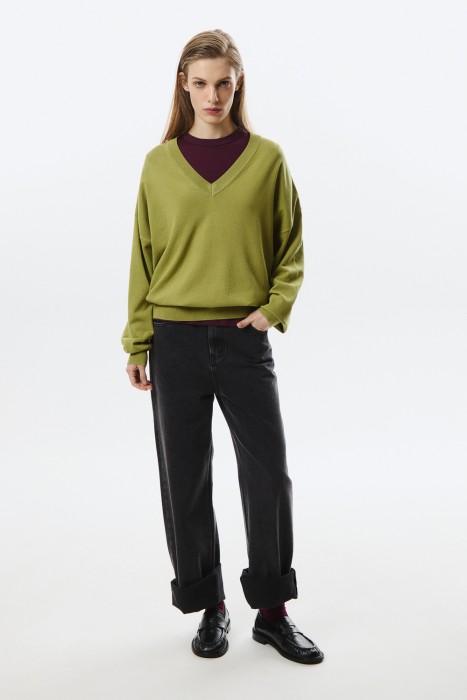 трикотажный джемпер от бренда снежная королева вид слева