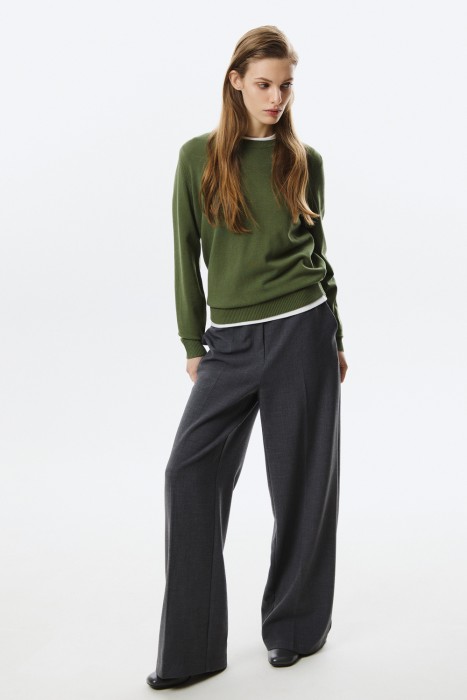 трикотажный джемпер от бренда снежная королева вид слева