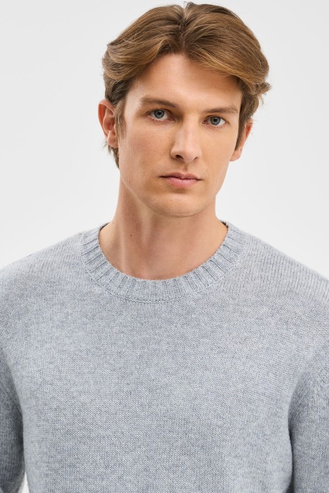 трикотажный джемпер из россии вид сбоку