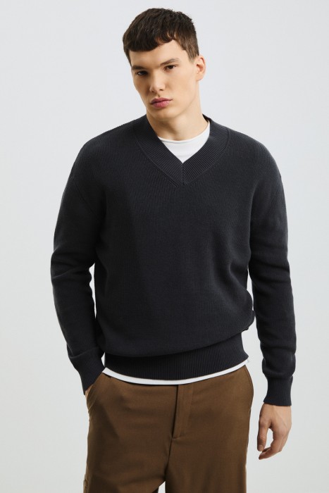 трикотажный джемпер от бренда снежная королева вид слева