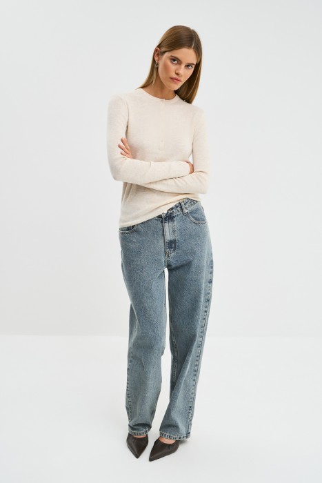 трикотажный джемпер от бренда снежная королева вид слева