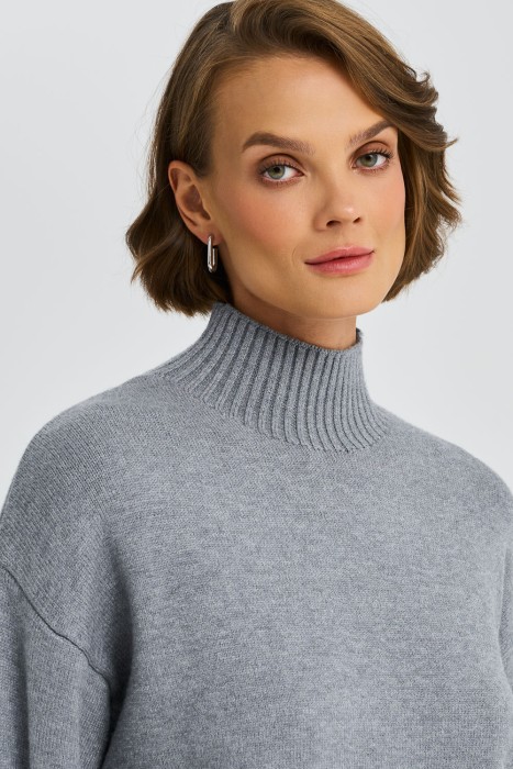 трикотажный джемпер из россии вид сбоку