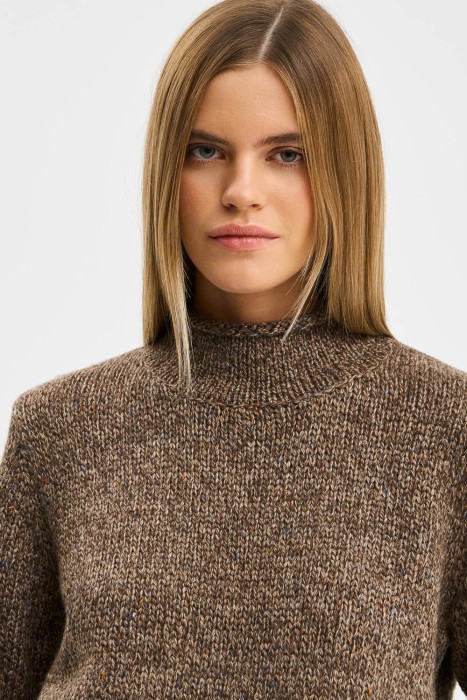 трикотажный джемпер из россии вид сбоку