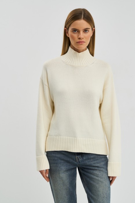 трикотажный джемпер от бренда снежная королева вид слева