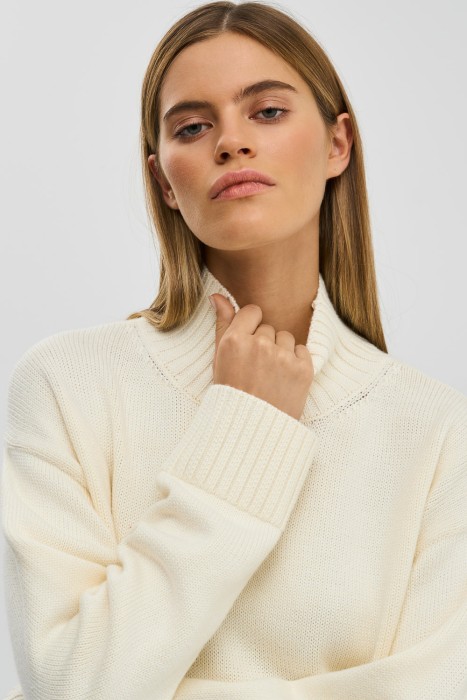 трикотажный джемпер из россии вид сбоку