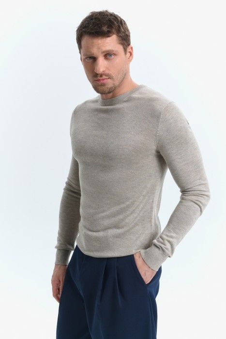 трикотажный джемпер от бренда снежная королева вид слева