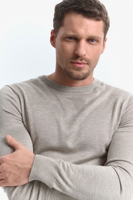 трикотажный джемпер по цене 750 руб вид справа