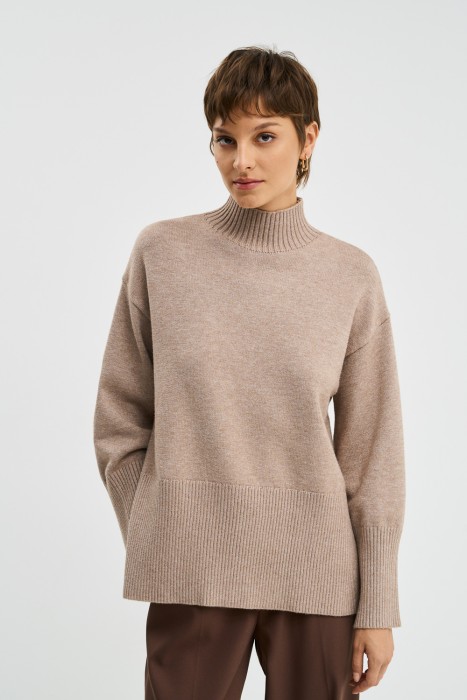 трикотажный джемпер от бренда снежная королева вид слева