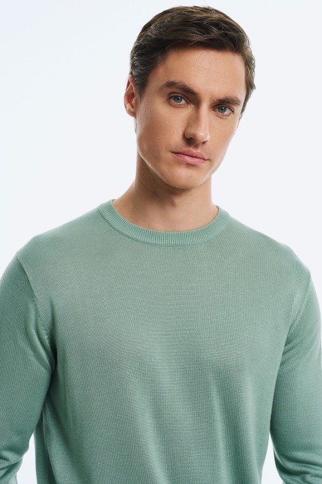 трикотажный джемпер от бренда снежная королева вид слева