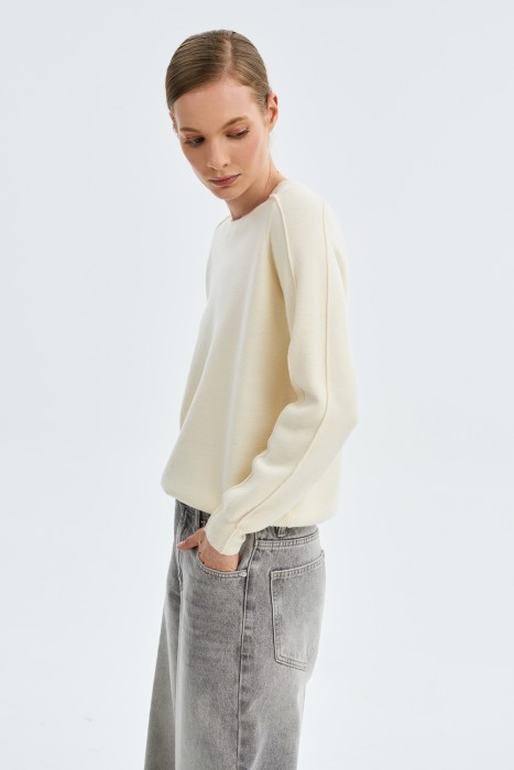 трикотажный джемпер по цене 1620 руб вид справа