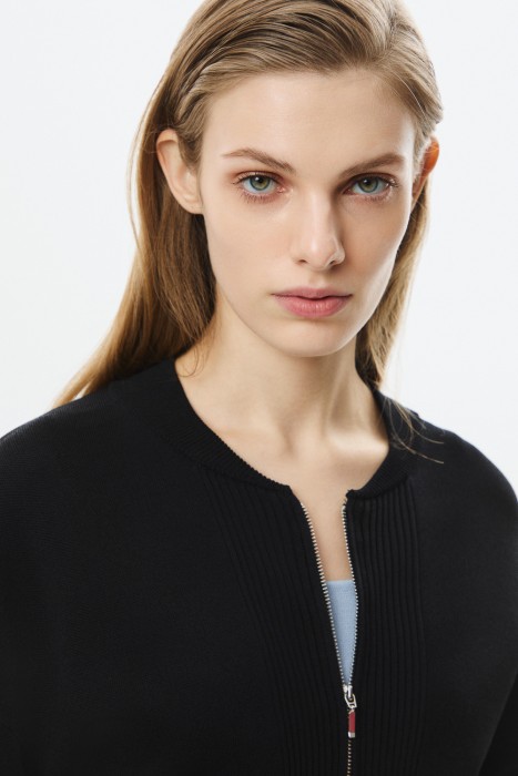 трикотажный кардиган на молнии из россии вид сбоку