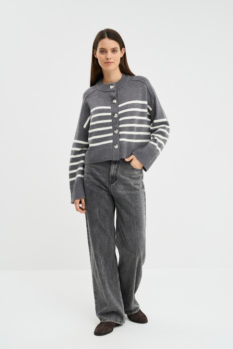 трикотажный кардиган от бренда снежная королева вид слева