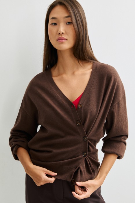 трикотажный кардиган от бренда снежная королева вид слева