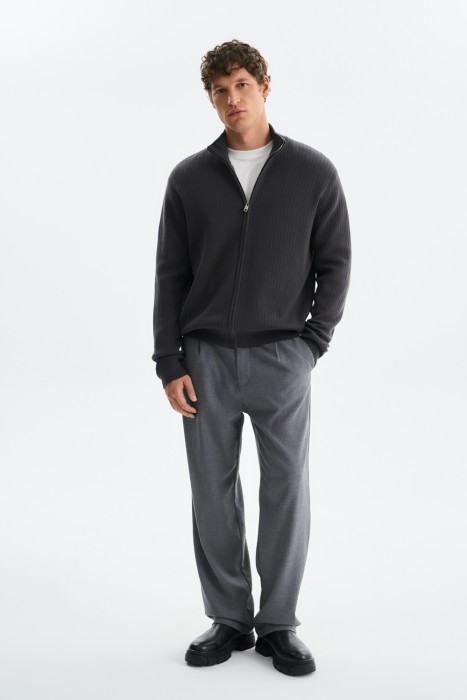 трикотажный кардиган от бренда снежная королева вид слева