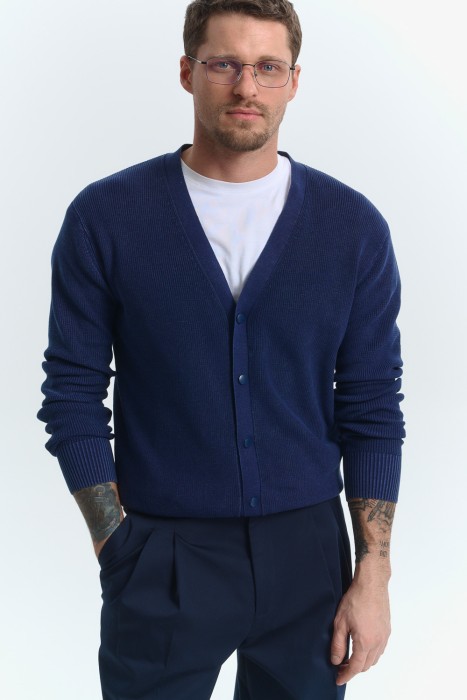 трикотажный кардиган от бренда снежная королева вид слева