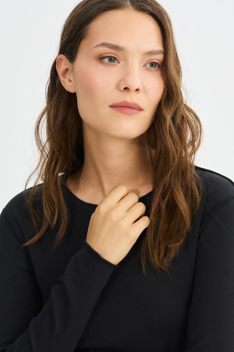 трикотажный лонгслив из россии вид сбоку