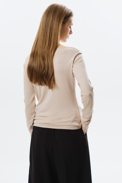 трикотажный лонгслив по цене 1360 руб вид справа