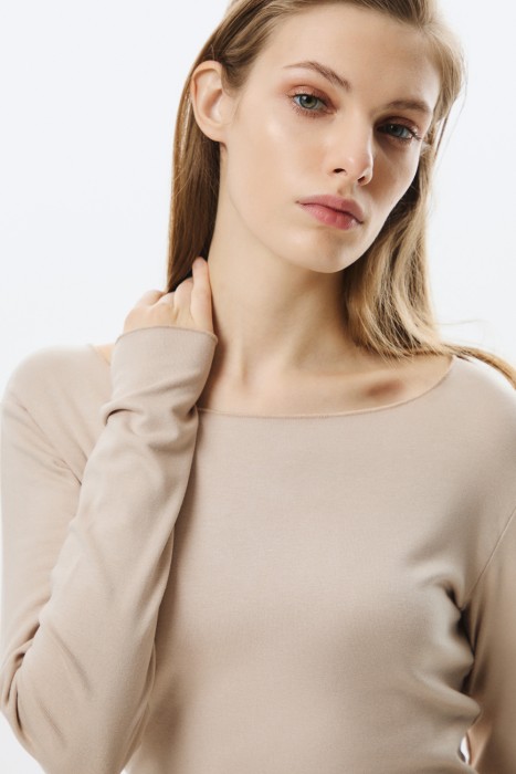 трикотажный лонгслив из россии вид сбоку