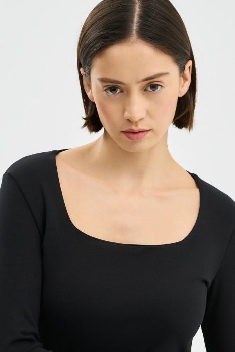 трикотажный лонгслив из россии вид сбоку