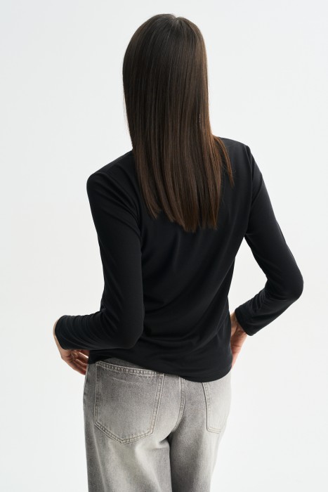 трикотажный лонгслив по цене 800 руб вид справа