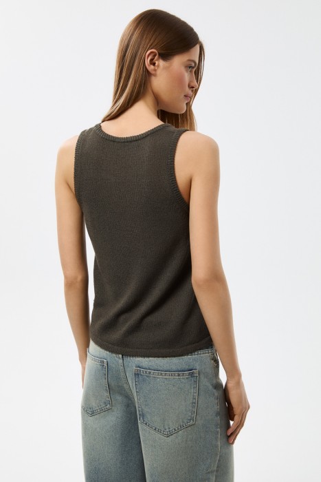 трикотажный топ по цене 1360 руб вид справа