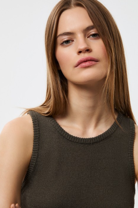 трикотажный топ из россии вид сбоку