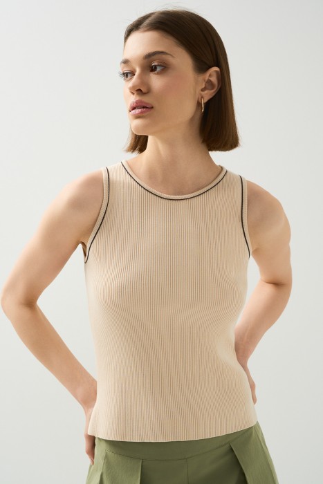 трикотажный топ от бренда снежная королева вид слева