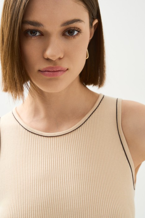 трикотажный топ из россии вид сбоку