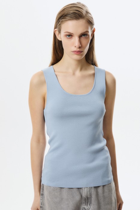 трикотажный топ от бренда снежная королева вид слева