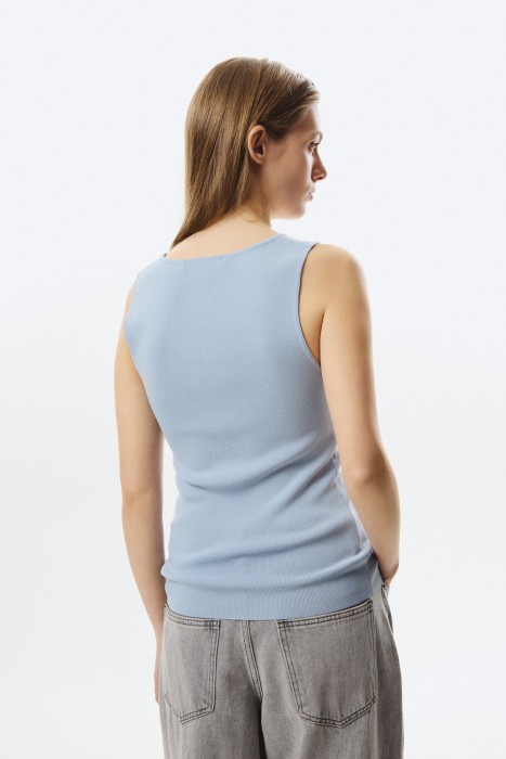 трикотажный топ по цене 1560 руб вид справа