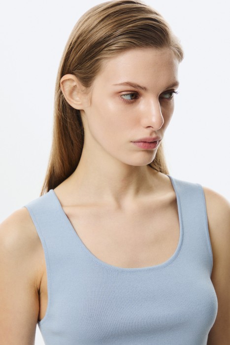 трикотажный топ из россии вид сбоку