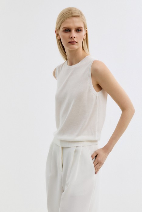 трикотажный топ от бренда снежная королева вид слева