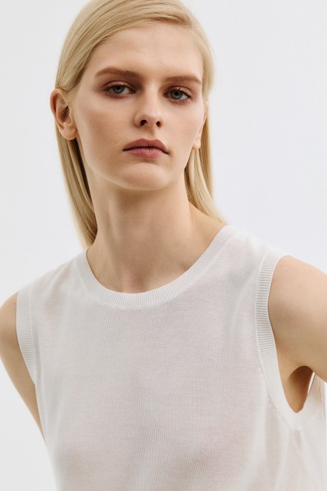 трикотажный топ из россии вид сбоку