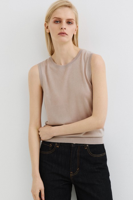 трикотажный топ от бренда снежная королева вид слева