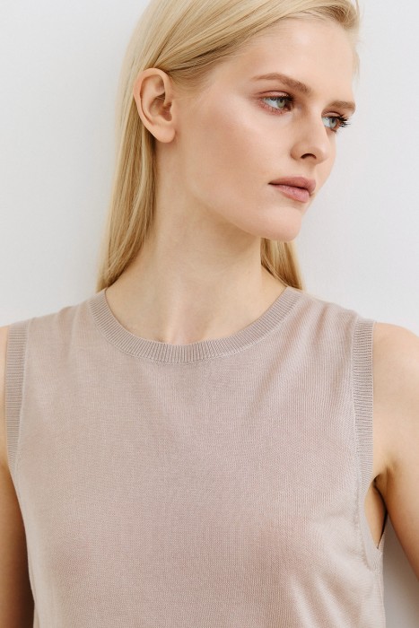 трикотажный топ по цене 1360 руб вид справа