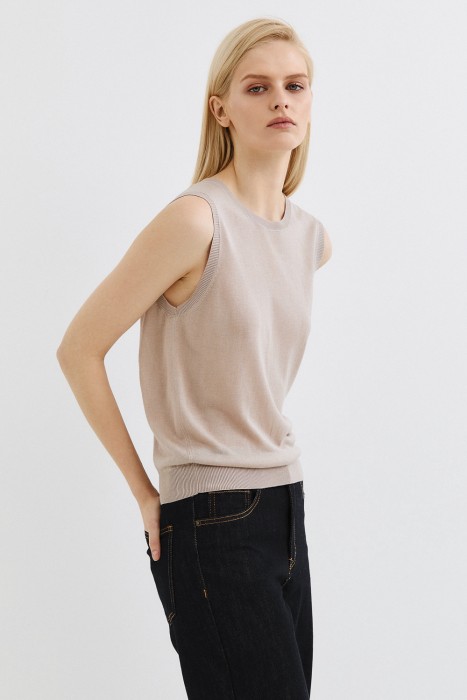 трикотажный топ из россии вид сбоку