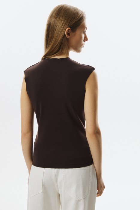 трикотажный топ по цене 1560 руб вид справа