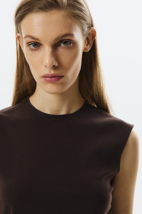 трикотажный топ из россии вид сбоку