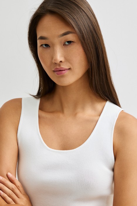 трикотажный топ из россии вид сбоку